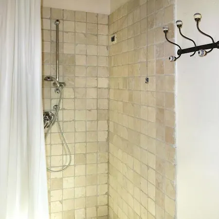 Annunziata Sleeps 20 Pool Wifi Holiday home