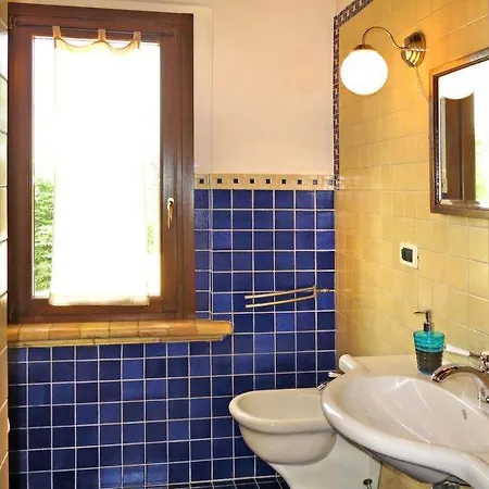 Annunziata Sleeps 20 Pool Wifi Holiday home *