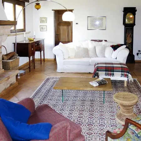 Annunziata Sleeps 20 Pool Wifi Holiday home *
