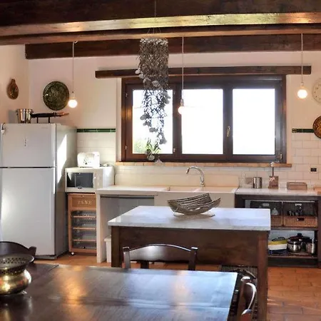 Annunziata Sleeps 20 Pool Wifi Holiday home